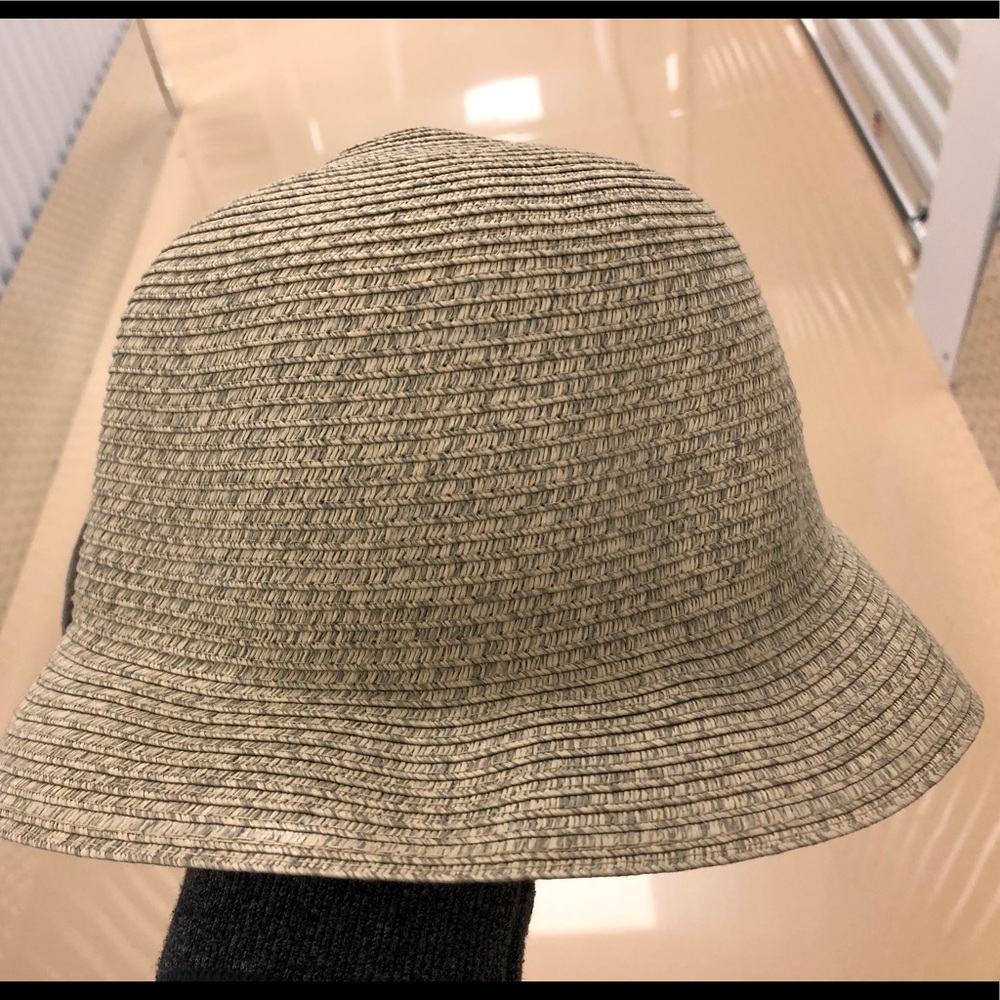 Lady’s hat - Picture 2 of 3